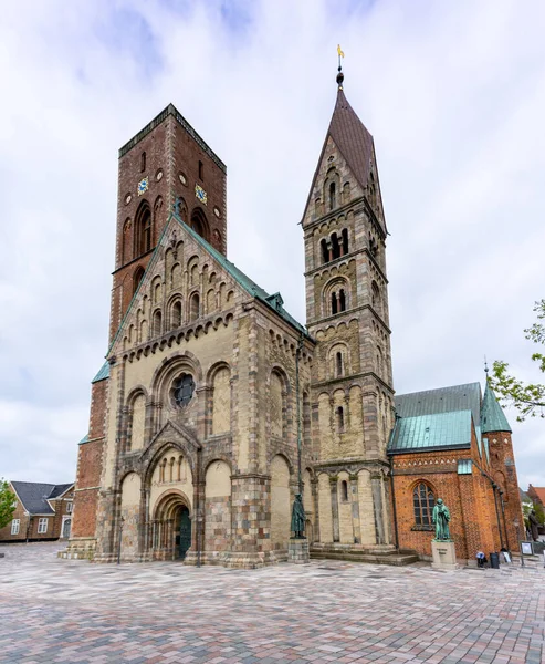 丹麦里贝 2021年5月28日 里贝13世纪大教堂和广场的景观 — 图库照片