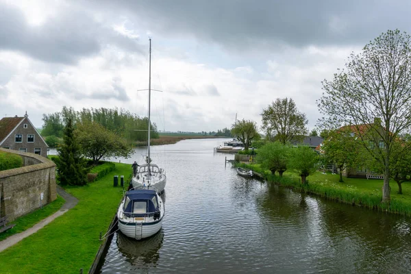 Sloten Nederland Mei 2021 Zeilboot Voor Anker Grachten Bij Sloten — Stockfoto