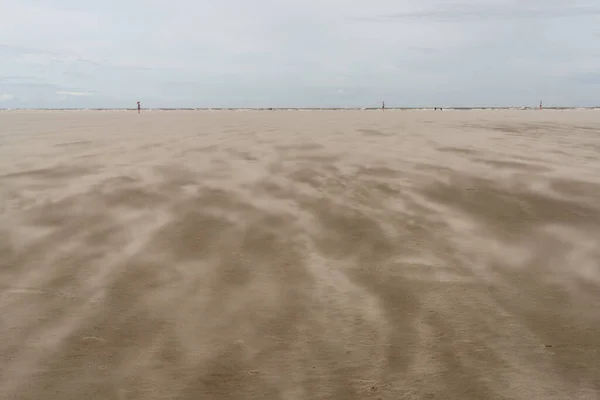 Güzel Huzurlu Bir Sahil Güçlü Bir Rüzgar Kumları Dövüyor — Stok fotoğraf