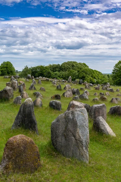 Una Vista Vertical Los Cementerios Vikingos Lindholm Hills Bajo Azul — Foto de Stock