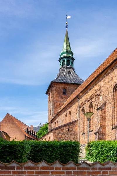 Svendborg Dinamarca Junio 2021 Vista Vertical Histórica Iglesia Ladrillo Rojo — Foto de Stock