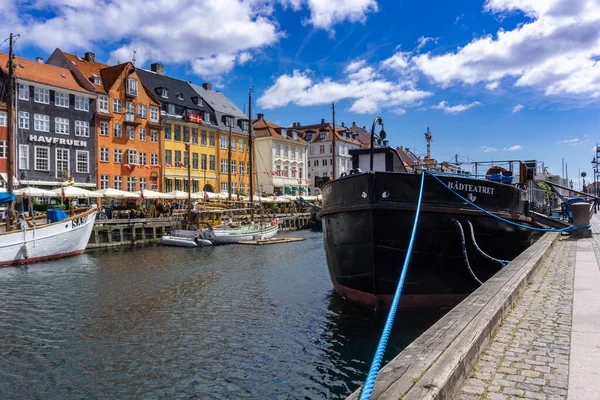 Copenhague Dinamarca Junio 2021 Barcos Pesca Barcazas Fluviales Colorida Zona — Foto de Stock