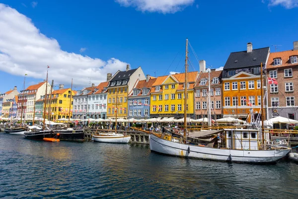 Copenhague Dinamarca Junio 2021 Barcos Pesca Barcazas Fluviales Colorida Zona — Foto de Stock