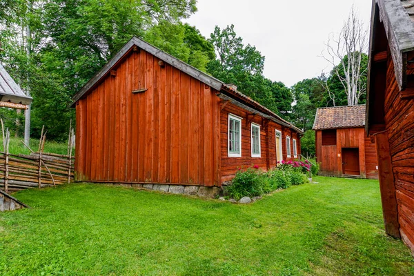 Gamla Uppsala Suecia Junio 2021 Idílicas Cabañas Rojas Campo Sueco —  Fotos de Stock