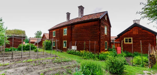 Gamla Uppsala Suecia Junio 2021 Idílicas Cabañas Rojas País Sueco —  Fotos de Stock