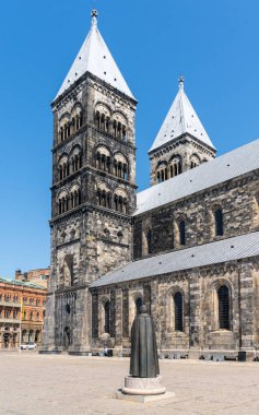 Lund, İsveç - 18 Haziran 2021: Güney İsveç 'teki Lund Katedrali manzarası