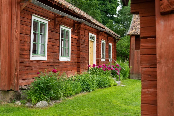 Gamla Uppsala Suécia Junho 2021 Idílicas Casas Vermelhas Campo Sueco — Fotografia de Stock