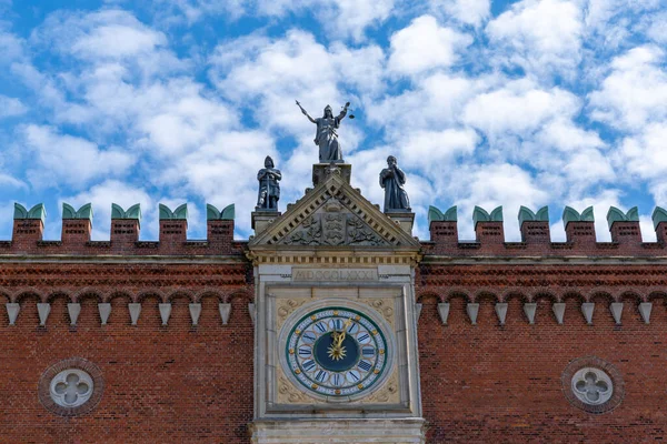 Detailansicht Des Rathauses Von Odense Unter Ausdrucksstarkem Himmel — Stockfoto