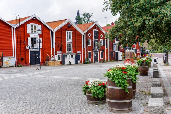 Hudiksvall Швеція Липня 2021 Року Барвисті Дерев Яні Будівлі Облямовують — стокове фото