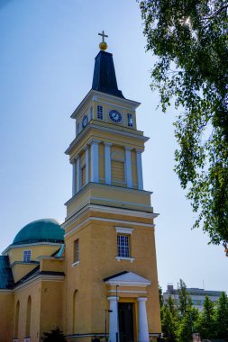 Oulu, Finlandiya - 25 Temmuz 2021: Şehir merkezindeki Oulu Katedrali