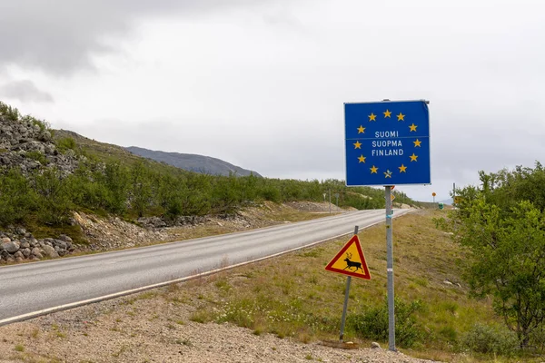 Gränsskylt Och Renkorsning Vid Finska Gränsen Norra Lappland — Stockfoto