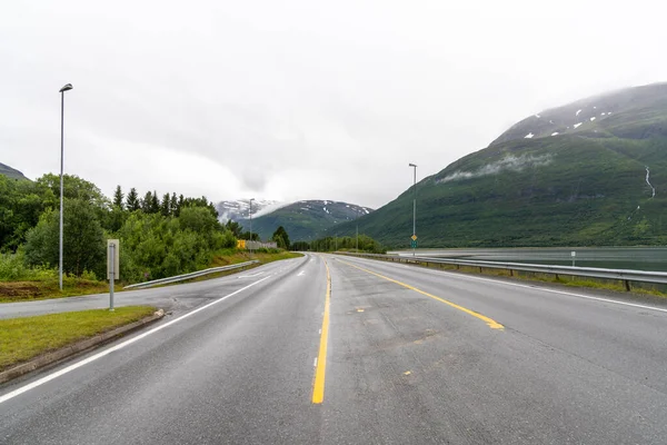 Una Vista Carretera Northern Lights Highway Lyngenalpen Del Norte Noruega — Foto de Stock