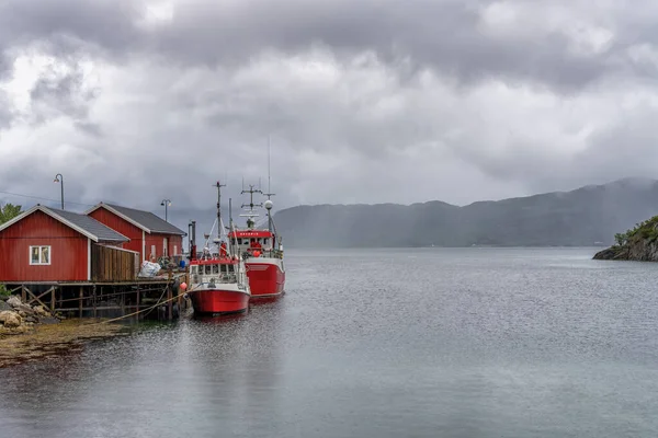 Kilboghavn Noruega Julio 2021 Barcos Pesca Coloridas Casas Rojas Puerto —  Fotos de Stock