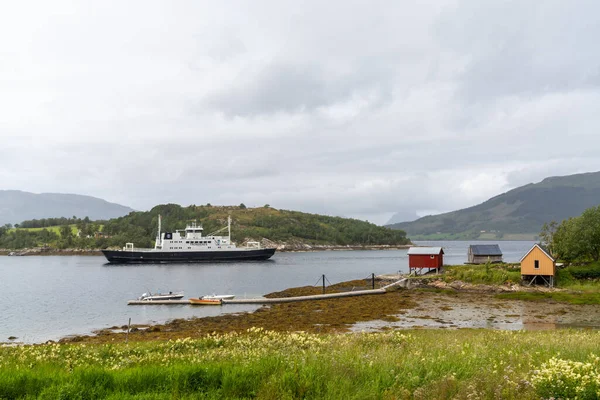 Levang Noruega Julho 2021 Balsa Chega Nesna Desembarque Balsa Levang — Fotografia de Stock