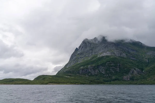 Uitzicht Het Vaerengfjord Aan Kust Van Helgeland Noord Noorwegen — Stockfoto