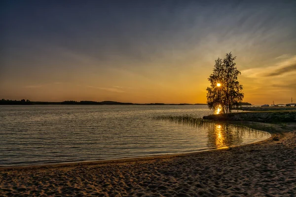 Coucher Soleil Coloré Sur Océan Calme Avec Une Plage Sable — Photo