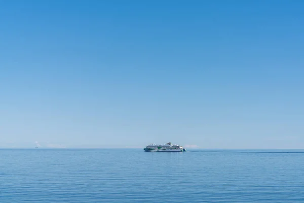 Helsinki Finlandia Sierpnia 2021 Spokojny Niebieski Otwarty Ocean Pod Błękitnym — Zdjęcie stockowe