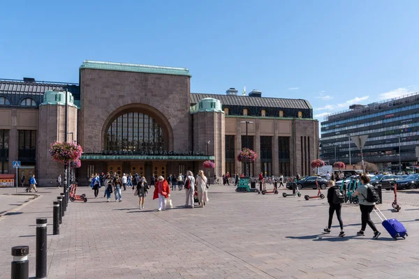 Helsinki Finlandia Agosto 2021 Muchas Personas Viajan Desde Hacia Estación — Foto de Stock