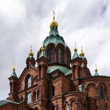 Helsinki, Finlandiya: 4 Ağustos 2021: Helsinki şehir merkezindeki Rus Ortodoks katedrali