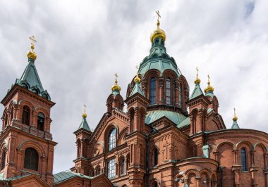 Helsinki, Finlandiya: 4 Ağustos 2021: Helsinki şehir merkezindeki Rus Ortodoks katedrali