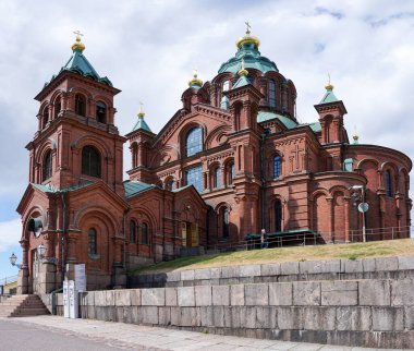 Helsinki, Finlandiya: 4 Ağustos 2021: Helsinki şehir merkezindeki Rus Ortodoks katedrali