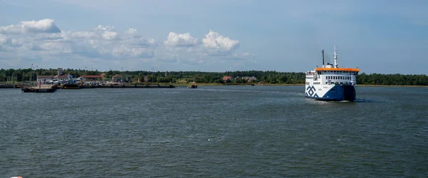 Kuihatsu Estonia August 2021 View Passenger Ferry Traveling Saaremaa Island — Stock Photo, Image
