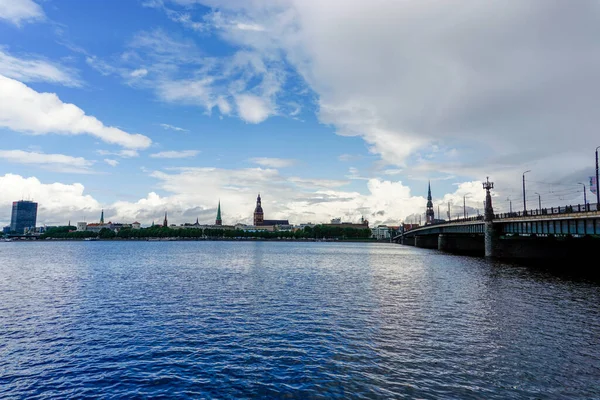Riga Latvia August 2021 Daugava River Akmens Tilts Bridge Skyline — 스톡 사진