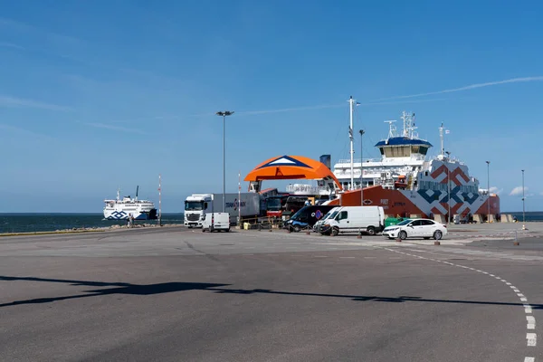 Virtsu Estonia Agosto 2021 Ferry Que Descarga Pasajeros Coches Puerto — Foto de Stock