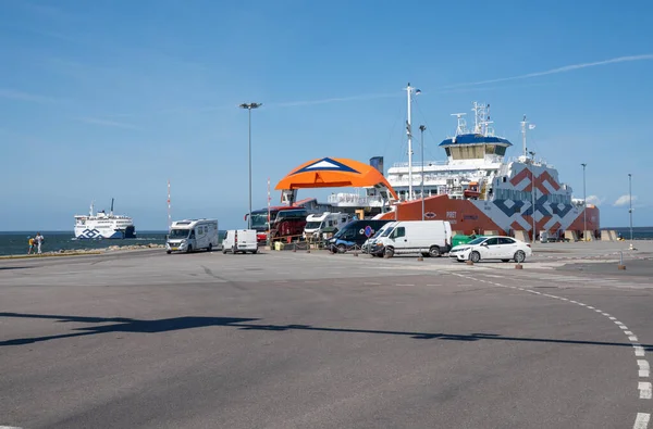 Virtsu Estonia Agosto 2021 Ferry Que Descarga Pasajeros Coches Puerto — Foto de Stock
