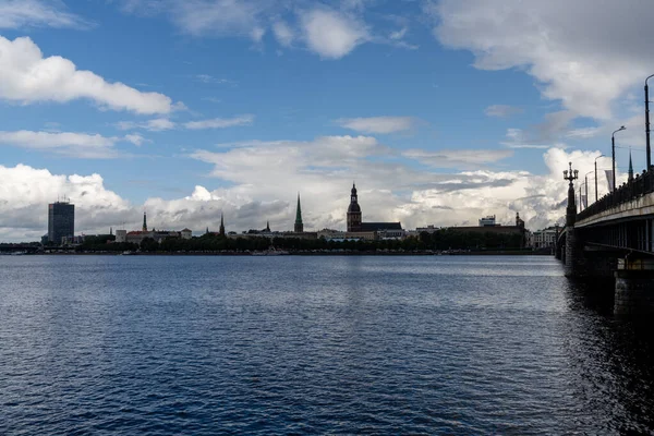 Riga Latvia August 2021 Daugava River Akmens Tilts Bridge Skyline — 스톡 사진