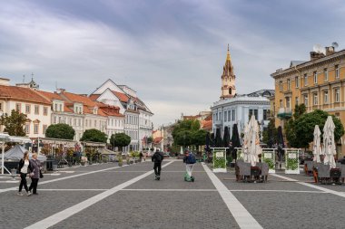 Vilnius, Litvanya - 30 Ağustos 2021: Vilnius 'un tarihi şehir merkezi