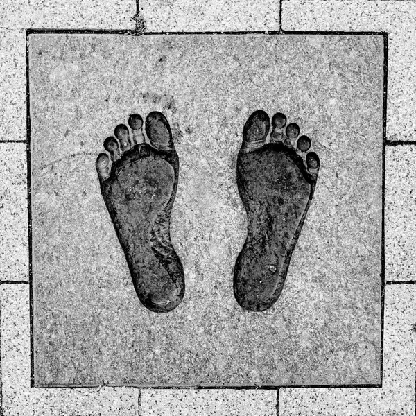 Vilnius Lithuania August 2021 Bronze Footprints Cathedral Square Vilnius Symbol — Stock Photo, Image