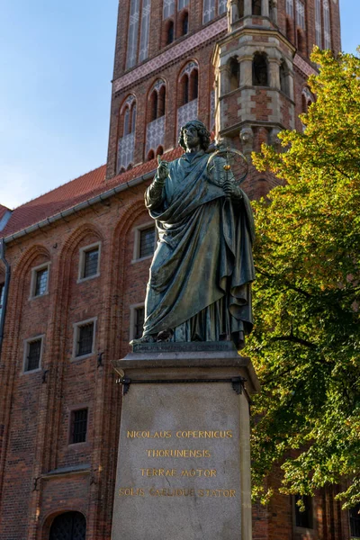 Torun Polônia Setembro 2021 Visão Detalhada Estátua Nicolau Copérnico Prefeitura — Fotografia de Stock