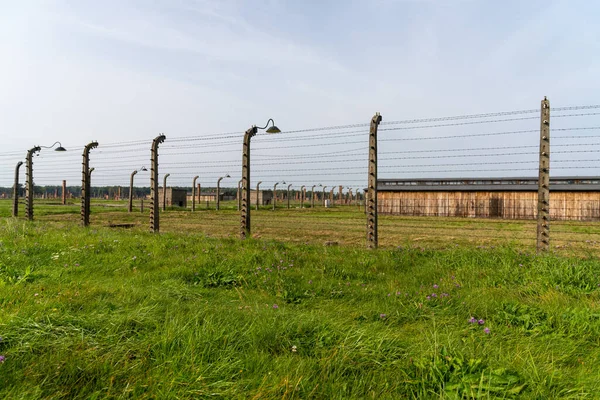 Auschwitz Polen September 2021 Prikkeldraad Omheind Gevangenenbarakken Concentratiekamp Auschwitz — Stockfoto