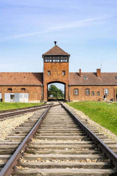 Auschwitz Polen September 2021 Zicht Het Poortgebouw Treinrails Van Concentratiekamp — Stockfoto