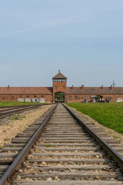 Auschwitz Polen September 2021 Zicht Het Poortgebouw Treinrails Van Concentratiekamp — Stockfoto