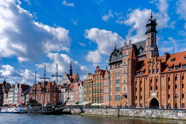 Gdańsk Polska Września 2021 Widok Nabrzeże Rzeki Motławy Zabytkowym Starym — Zdjęcie stockowe