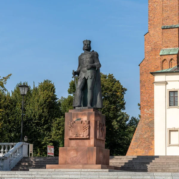 Gniezno Polonia Septiembre 2021 Estatua Del Rey Boleslaw Chrobry Frente —  Fotos de Stock