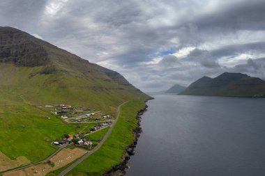 Fiyort ve Kunoy Adası 'ndaki Kunoy Adası' nın insansız hava aracı görüntüsü.