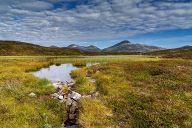 Norveç 'in Vestland ilçesinde Loen' in yukarısındaki Hoven Dağı 'nın cennet manzarası.