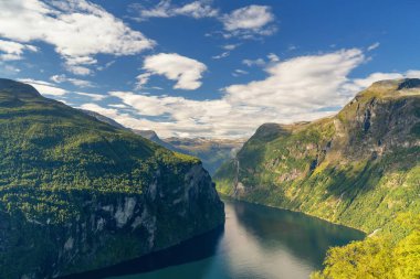 Norveç 'in merkezindeki Geirangerfjord manzarası