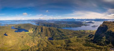Onarheim yakınlarındaki Vestland County 'de Hardangerfjord ve ses manzarası