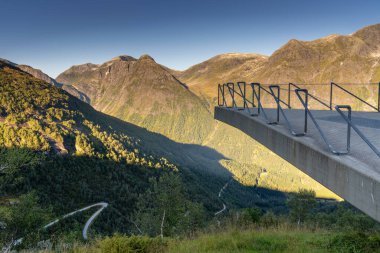 Gaularfjellet 'in bakış açısı ve Norveç' in orta kesimindeki Sognefjorden bölgesinin üzerinde nefes kesici manzarası.