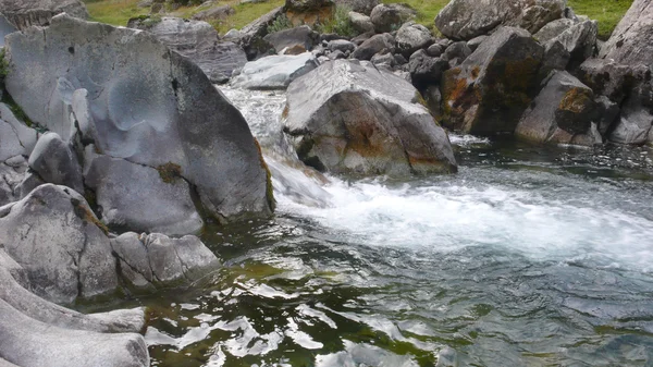 Yüksek Dağ Nehri