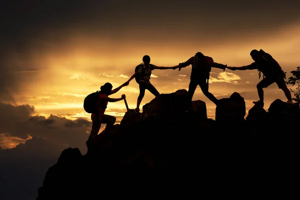 Silhouette Hikers Climbing Mountain Cliff Climbing Group Helping Each Other — Stock Photo, Image