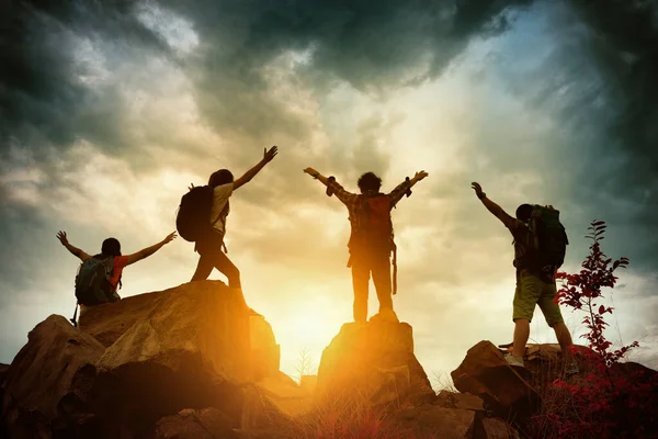 Celebrating Life Hikers Climbing Mountain Cliff Climbing Group Helping Each — Stock Photo, Image