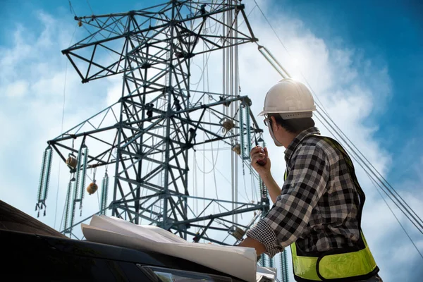 Çelik Kuleye Elektrik Tesisatı Elektrik Inşaatı Bakım Hizmetleri Elektrik Iletim — Stok fotoğraf