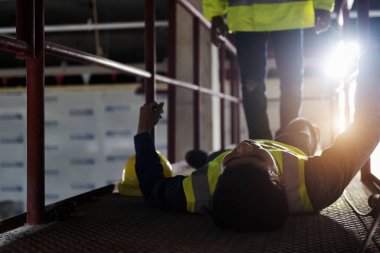 Fabrikadaki çelik geçitte bakım işçisinin iş kazası..