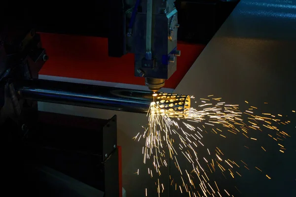 Yakın Çekim Paslanmaz Çelik Tüp Lazer Kesme Makinesini Cnc Programı — Stok fotoğraf
