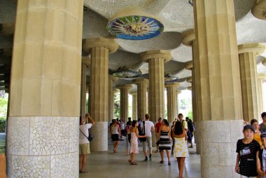 Barcelona, Es - Ağustos 2008 - yaklaşık görüntülemek tarafından Park Guell, bir